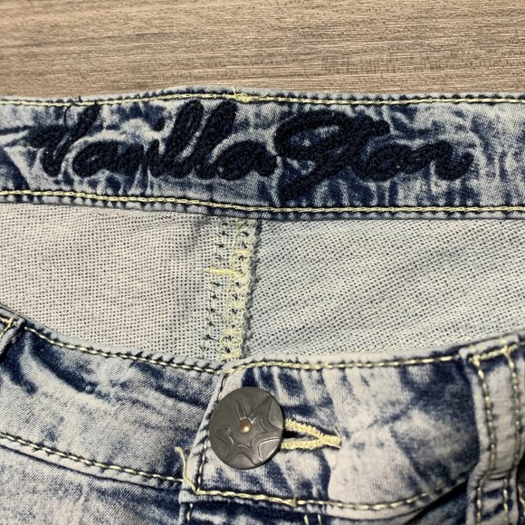 Vanilla Star | Women's Light Blue Denim Jean Shorts - Picture 2 of 5